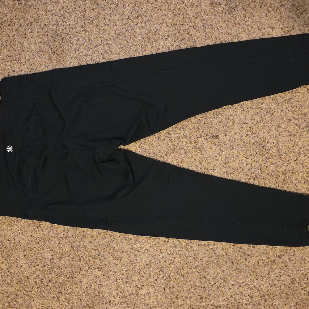 GAIAM Women's Classic Black Cropped Leggings, Size Medium - Picture 2 of 6